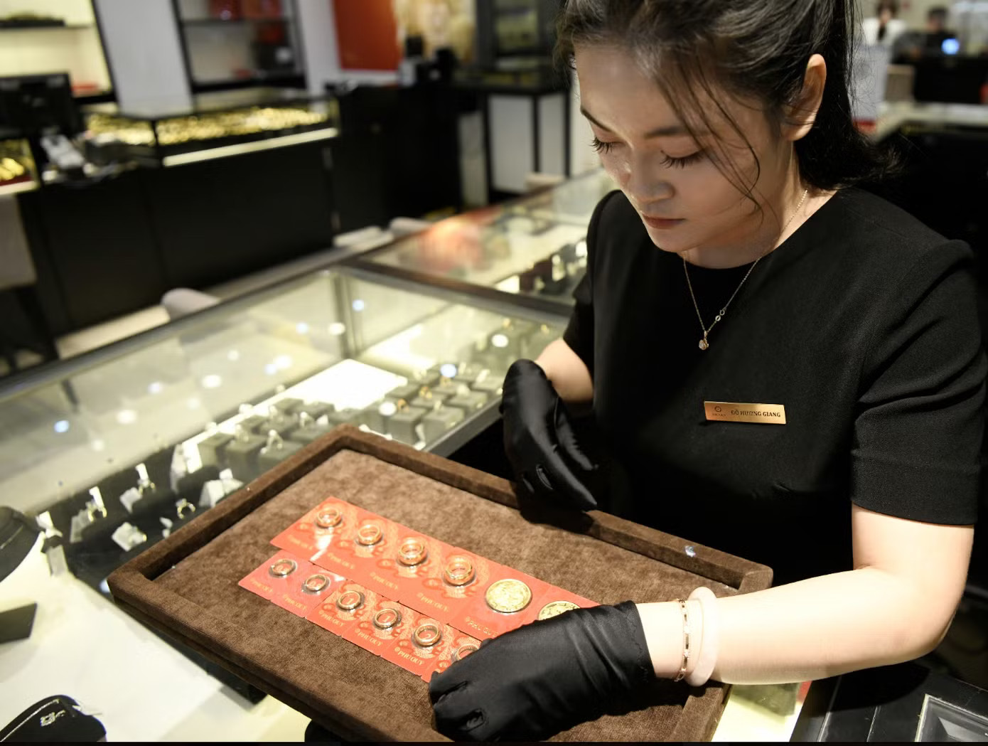 Vàng mỗi nơi một giá - Ảnh 1.