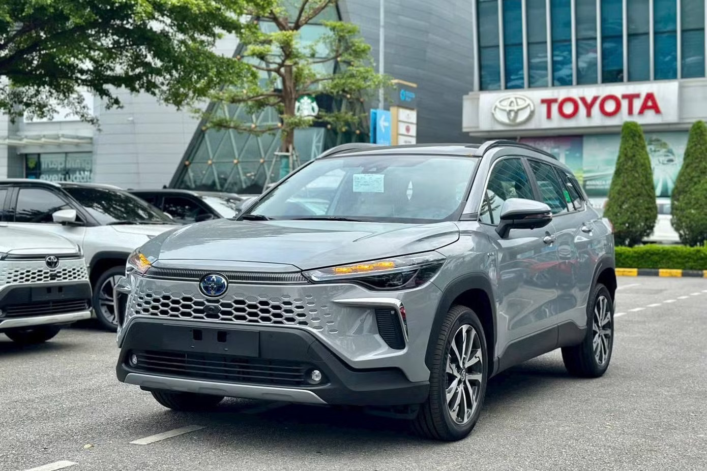 Những mẫu xe hybrid ăn khách nhất tại Việt Nam - Ảnh 1.