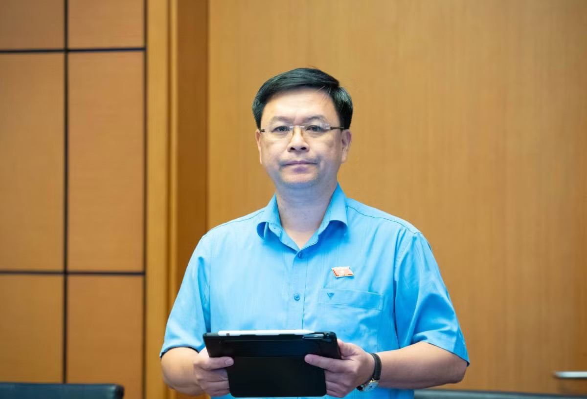 Đại biểu Nguyễn Hải Long. Ảnh: PV, Đề nghị nâng độ tuổi được mua, sử dụng thuốc lá lên 21 tuổi. - Ảnh 2.