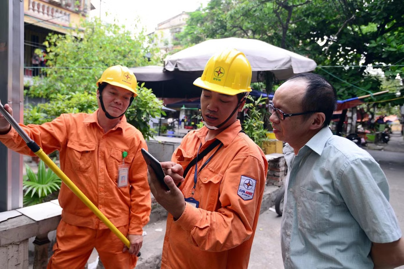 Đề xuất áp giá điện theo giờ: Chưa rõ tác động, chuyên gia cảnh báo gì? - Ảnh 2.