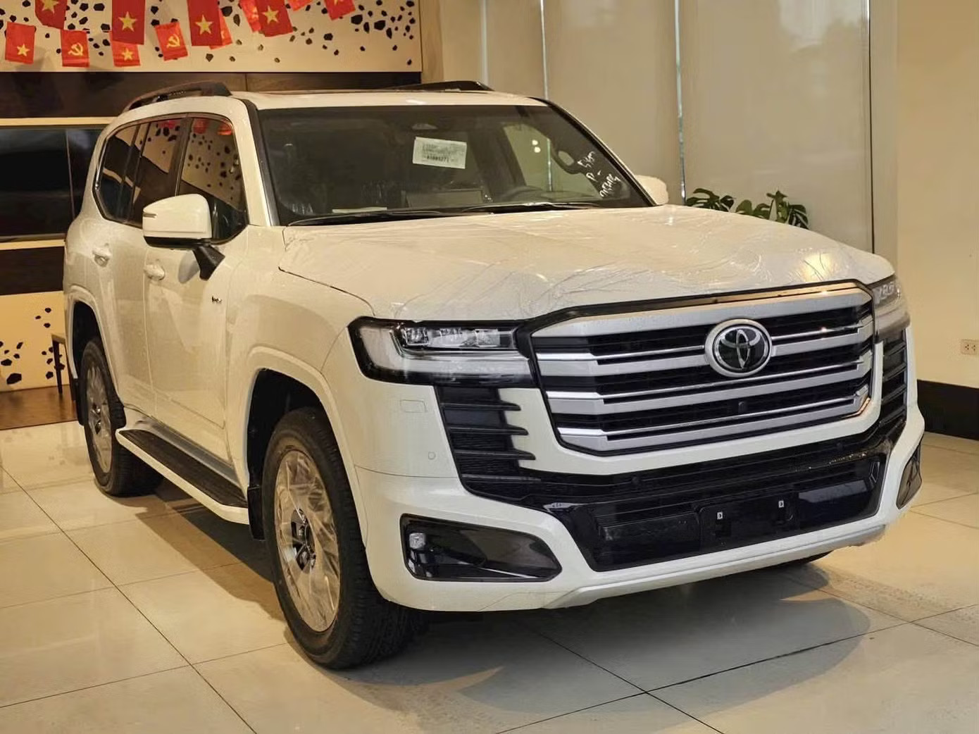 Những mẫu xe hybrid ăn khách nhất tại Việt Nam - Ảnh 6.