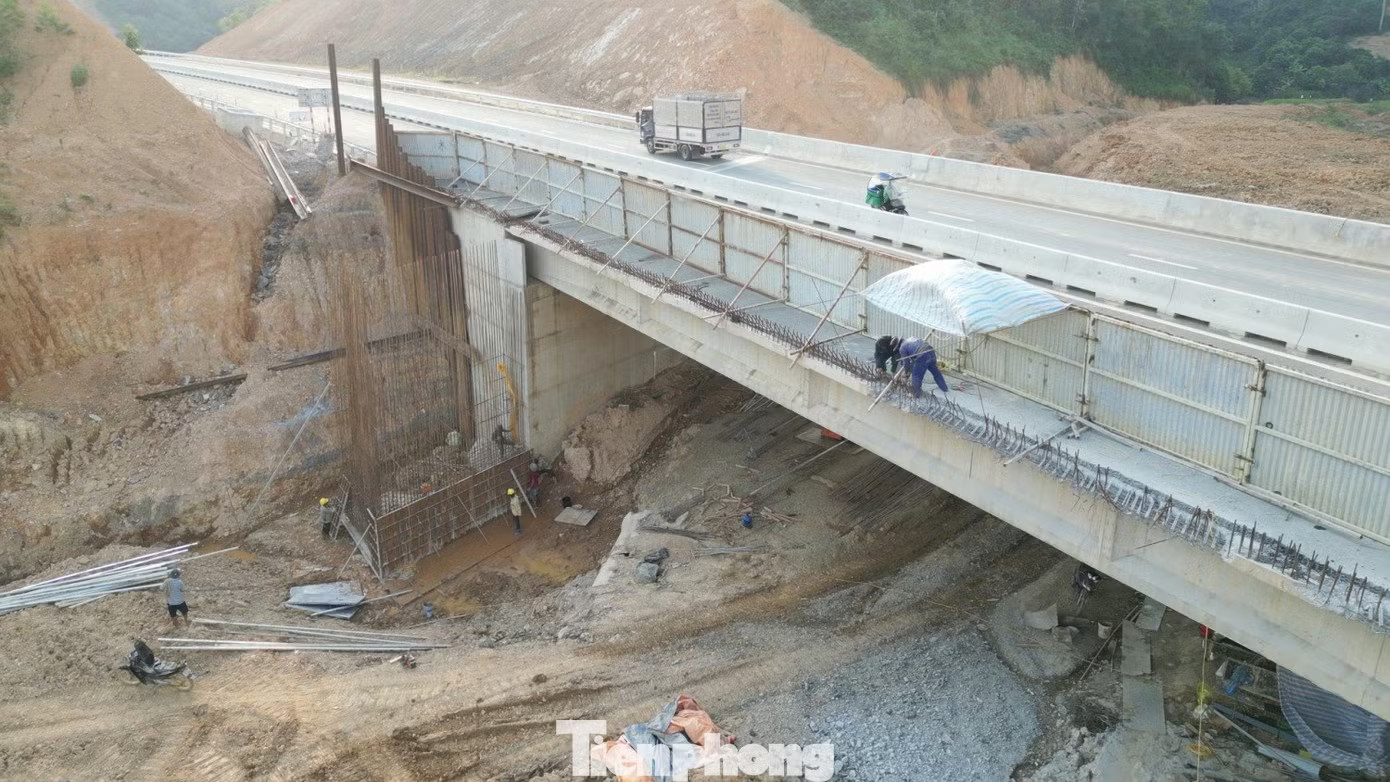 Rốt ráo thi công các hạng mục cuối trên cao tốc Hữu Nghị - Chi Lăng - Ảnh 6.