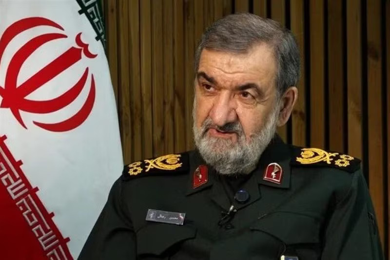 Thiếu tướng Mohsen Rezaei, Thư ký Hội đồng An ninh Quốc gia Tối cao Iran. Quan chức Iran: Không một hạt uranium làm giàu nào bị đưa ra ngoài Tehran - Ảnh 1.