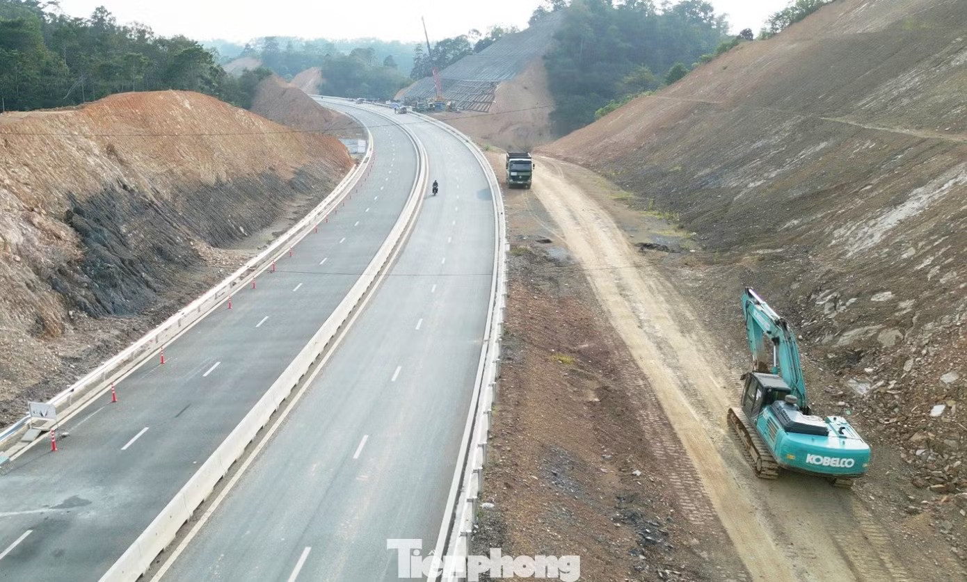 Rốt ráo thi công các hạng mục cuối trên cao tốc Hữu Nghị - Chi Lăng - Ảnh 10.