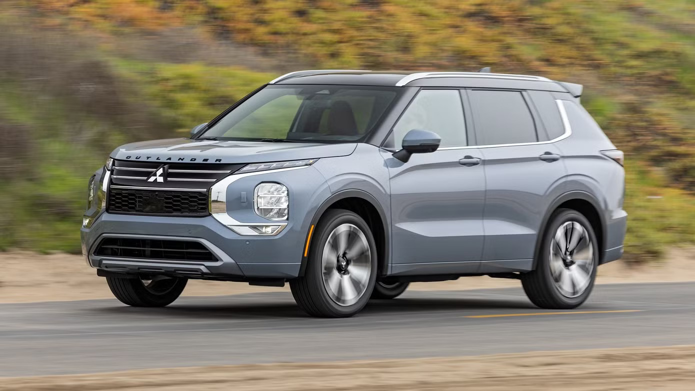 Mitsubishi Outlander thế hệ thứ tư đã ra mắt thị trường quốc tế từ lâu. Dàn SUV cỡ C khuấy động thị trường ô tô cuối năm - Ảnh 5.