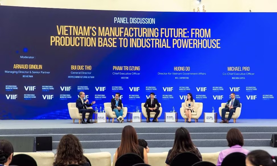 Phiên thảo luận tại Hội nghị Sản xuất Công nghiệp Quốc tế do VEC & DMG Events đồng tổ chức. (Ảnh: BTC) GEEC 2027: Nơi kết nối nhu cầu năng lượng, công nghệ và nguồn vốn - Ảnh 3.