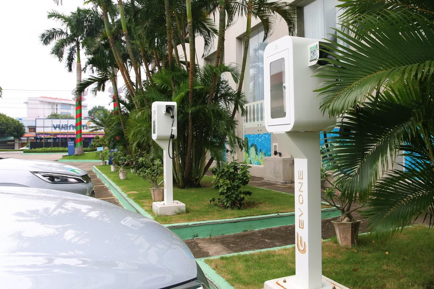 Sạc siêu nhanh tại Việt Nam: Cuộc đua không dành cho số đông? - Ảnh 1.