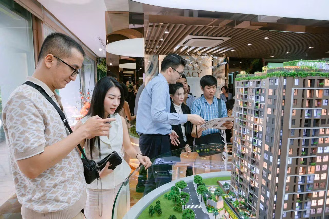Thị trường bất động sản cuối năm: Phụ thuộc lãi suất - Ảnh 1.