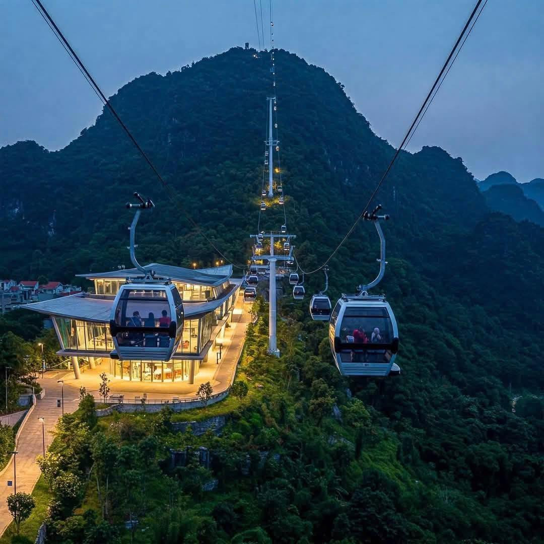 Cáp treo lên đỉnh U Bò. Lang thang Quảng Bình: AI.