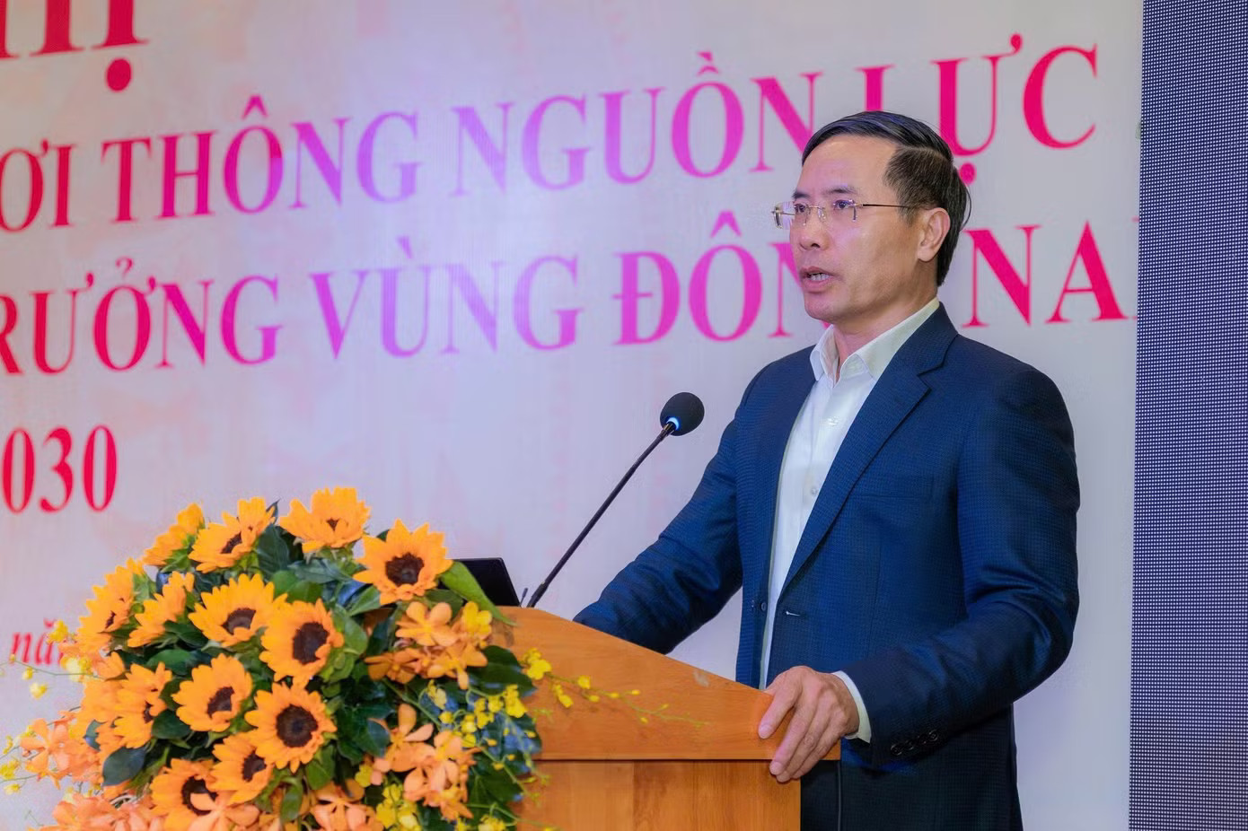 Thống đốc NHNN Phạm Đức Ấn Thống đốc Ngân hàng: Hướng dòng vốn vào sản xuất, kinh doanh - Ảnh 2.