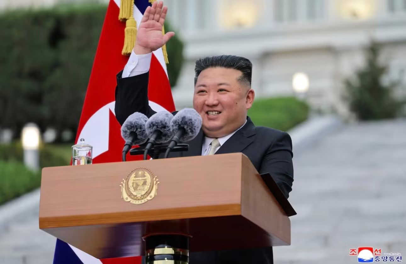 Chủ tịch Triều Tiên Kim Jong Un bất ngờ đi qua cầu mới sang Trung Quốc - Ảnh 1.