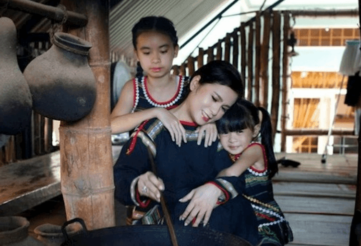 Trái ngọt của cuộc hôn nhân là sự ra đời của 4 người con chung (hai trai và hai gái), lần lượt mang những cái tên đặc biệt gắn liền với định mệnh và khát vọng của thương hiệu cà phê hàng đầu Việt Nam: Đặng Lê Trung Nguyên, Đặng Lê Bình Nguyên, Đặng Lê Thảo Nguyên và Đặng Lê Tây Nguyên.