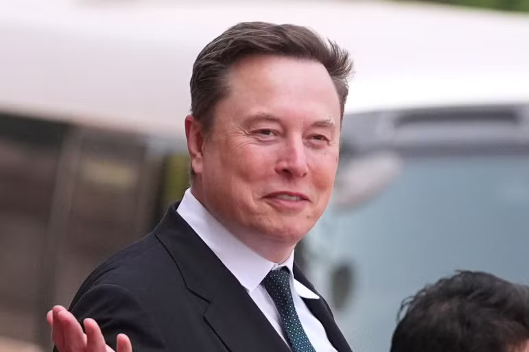Tỷ phú Musk thừa nhận đứng sau chuyện hạn chế tốc độ Starlink cho Ukraine - Ảnh 1.