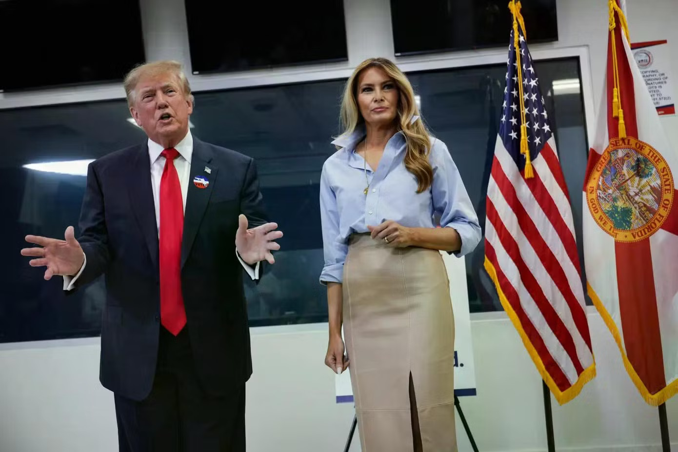 Tổng thống Mỹ Trump và Phu nhân Melania đi bỏ phiếu sớm - Ảnh 2.