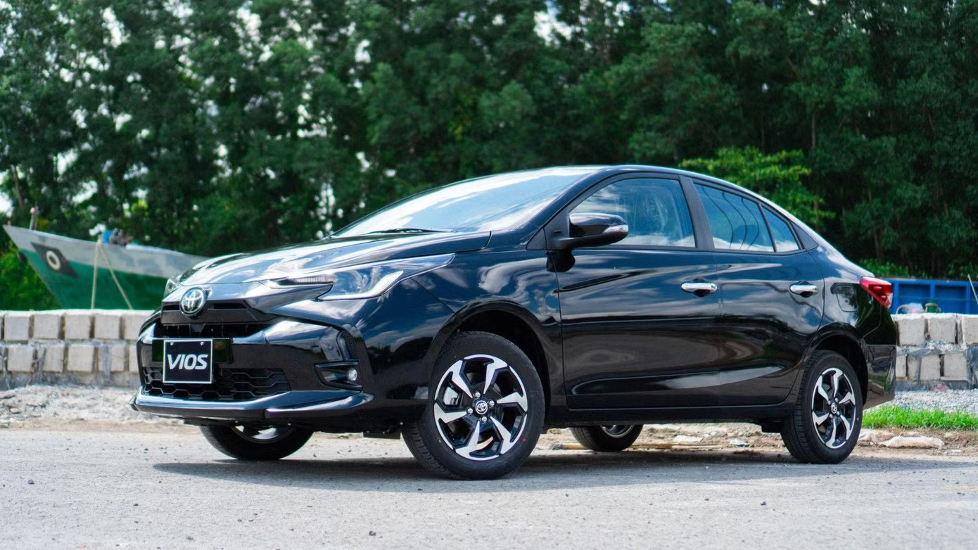 Toyota Vios tạo điểm sáng khi thị trường sedan chưa hết sức ép từ xe gầm cao - Ảnh 1.