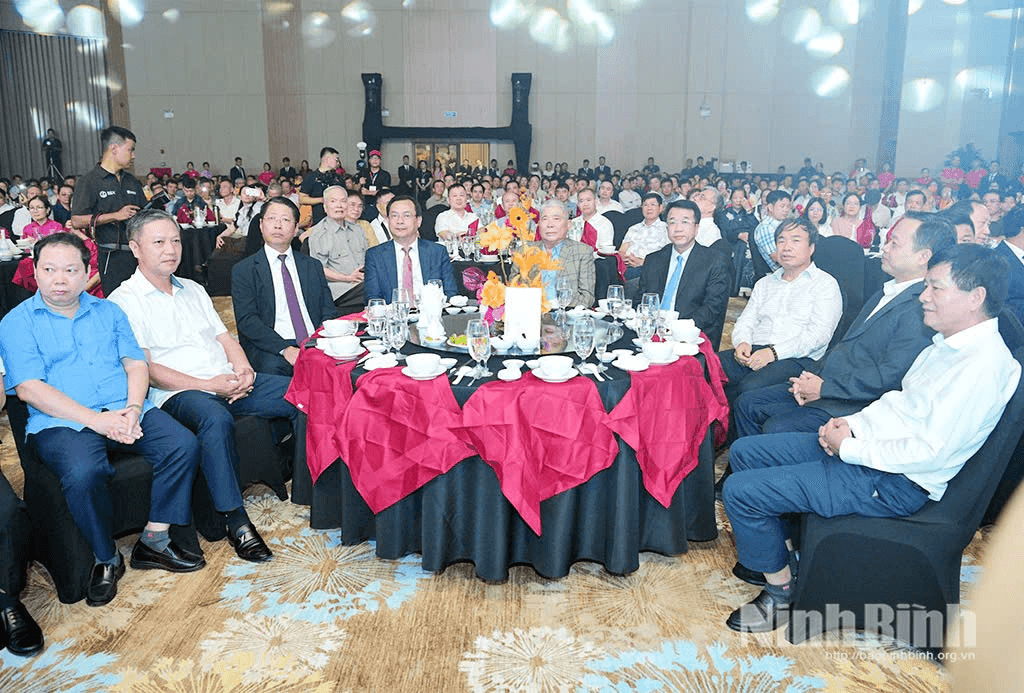 CEO Mường Thanh, ‘đại gia điếu cày’ Lê Thanh Thản và ‘đại gia Xuân Trường’ cùng xuất hiện tại một sự kiện đặc biệt