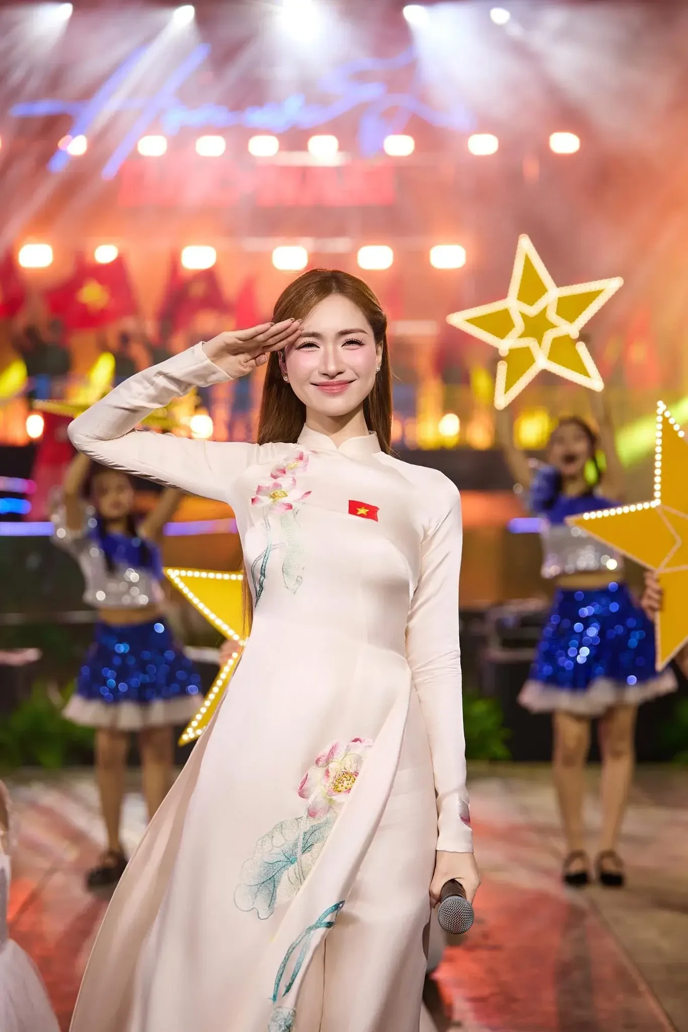 Khoảnh khắc tỏa sáng của Hoà Minzy