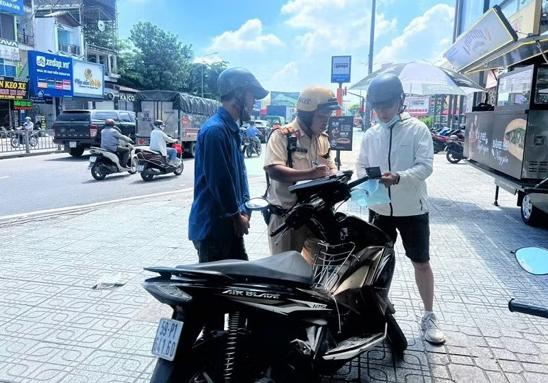 10 ngày, TPHCM xử lý hơn 5.200 trường hợp vi phạm nồng độ cồn - Ảnh 4.