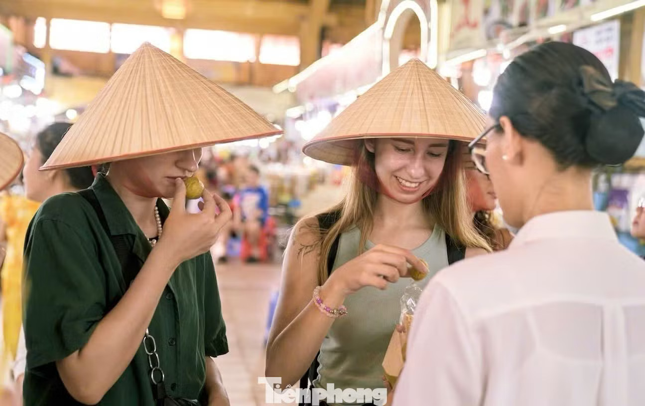 Các concert thu hút đông đảo khán giả, mở thêm cơ hội kích cầu du lịch, mua sắm và dịch vụ tại TPHCM. Không có Big Bang hay BlackPink, TPHCM 'hái ra tiền' từ các concert nội địa - Ảnh 2.