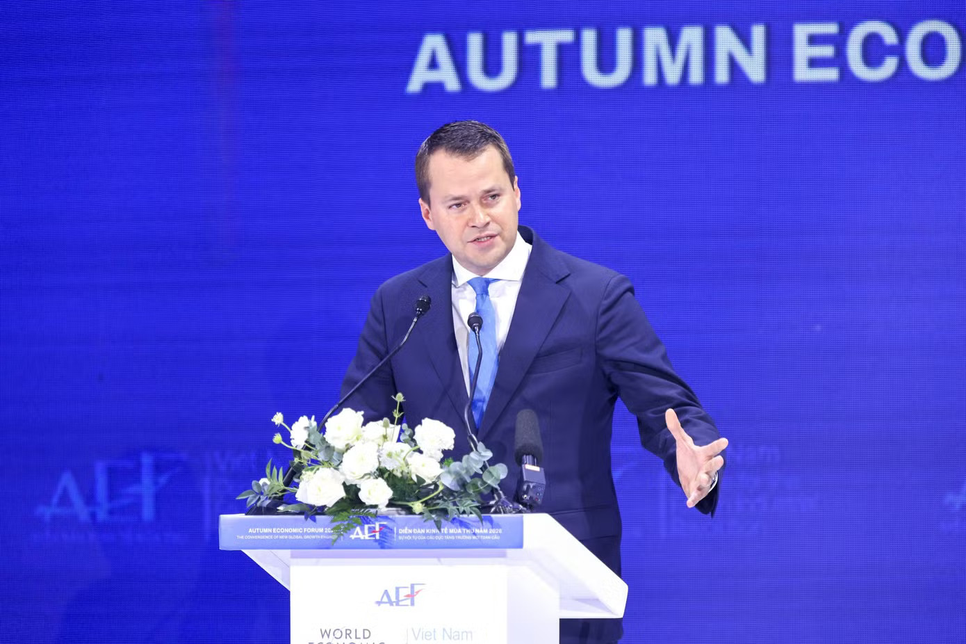 Giám đốc điều hành WEF Stephan Mergenthaler. Thủ tướng: Việt Nam đã trở thành nền kinh tế phát triển năng động - Ảnh 3.
