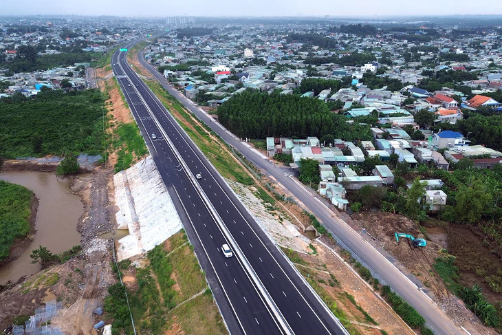 dong-nai-dung-hop-dong-voi-2-nha-thau-tai-2-du-an-trong-diem2.jpg