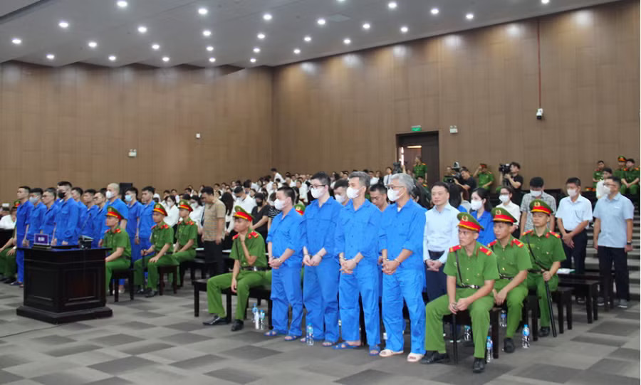 Luân phiên 'ốp' nạn nhân nạp thêm tiền, cấp dưới của Mr Pips hỏi: 'Chị muốn đau đầu một ngày hay nhiều ngày?' - Ảnh 1.