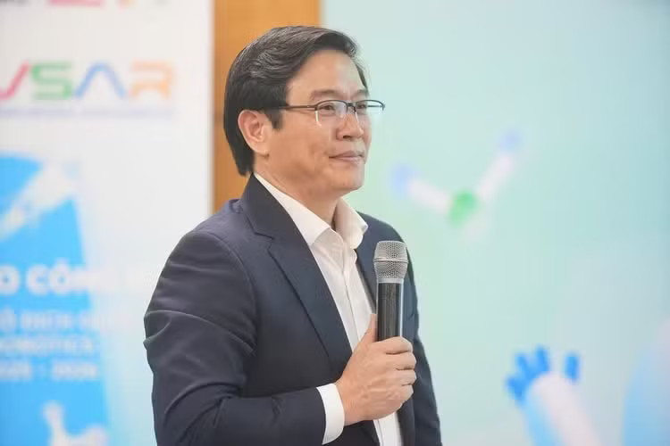 Ông Thái Văn Tài, Vụ trưởng Vụ Giáo dục phổ thông, Bộ GD&ĐT Thi vào lớp 10 chỉ còn Toán, Văn: Bộ Giáo dục nói gì? - Ảnh 1.