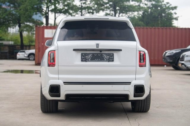 rolls-royce-cullinan-black-badge-2025-3-68f9e0cbde4d9.jpg