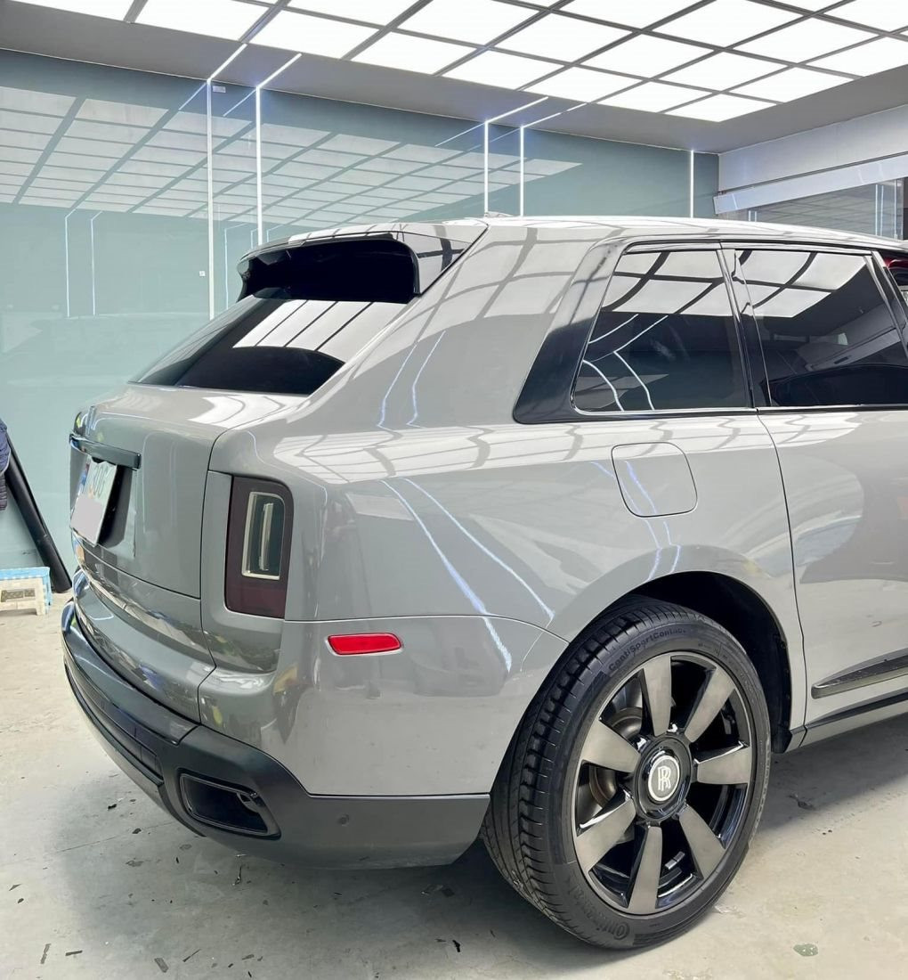 rolls-royce-cullinan-mau-do4.jpg