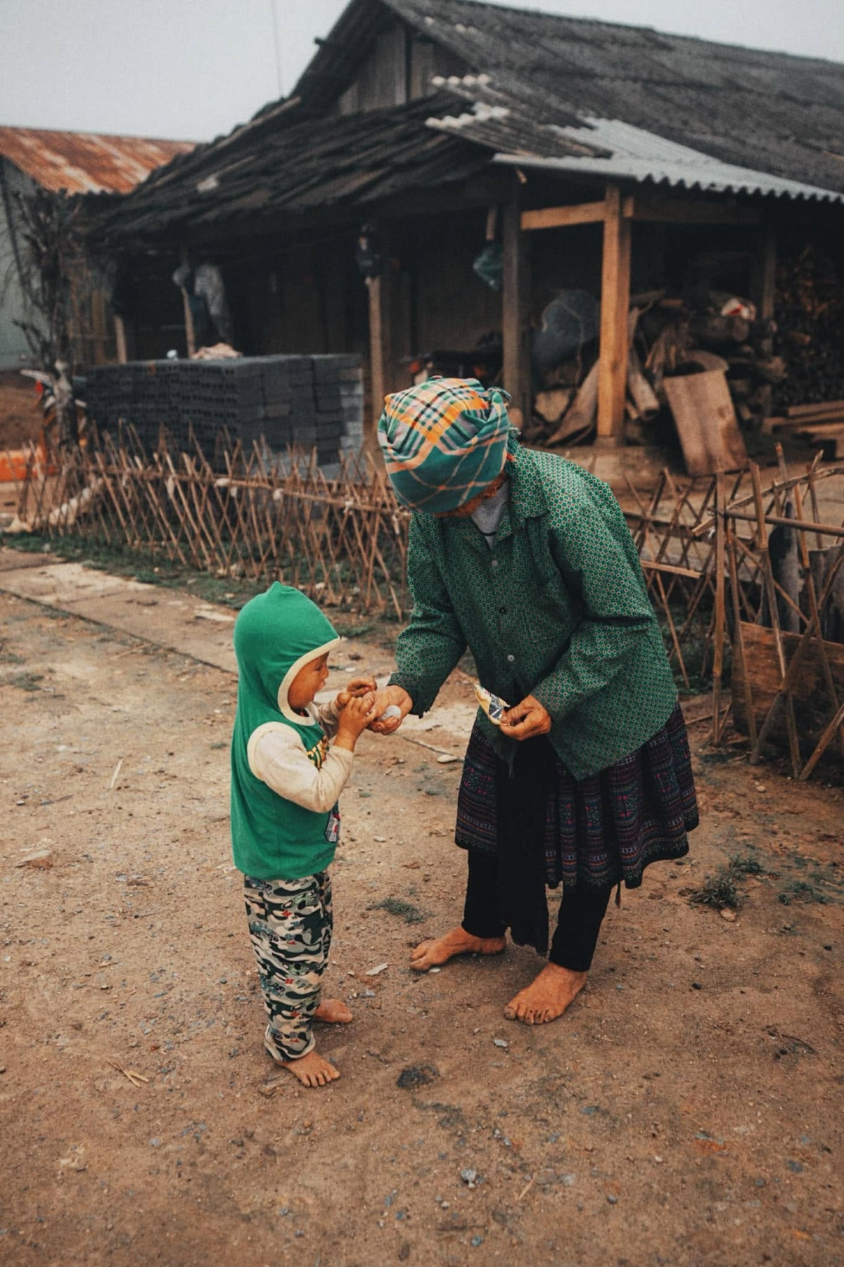 Cuộc sống yên bình của người dân nơi đây. Ảnh- Thời báo Ngân Hàng