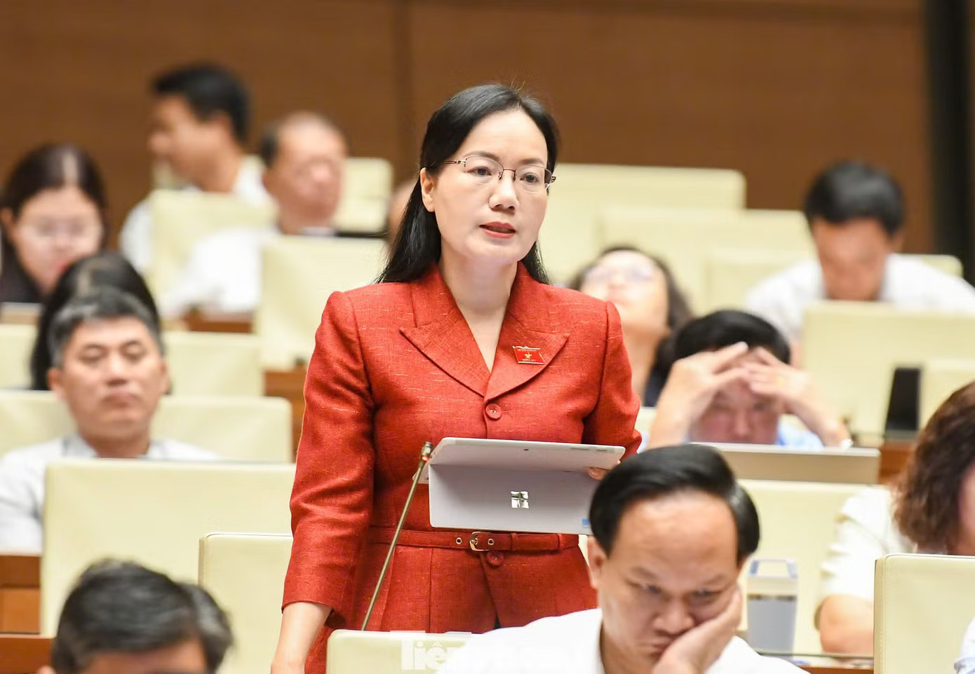 Đại biểu Đỗ Thị Việt Hà (đoàn Bắc Giang). Ảnh: Như Ý. Đại biểu Quốc hội: Cần quy định trực tiếp trong Luật Đất đai nội dung công chứng, chứng thực - Ảnh 2.
