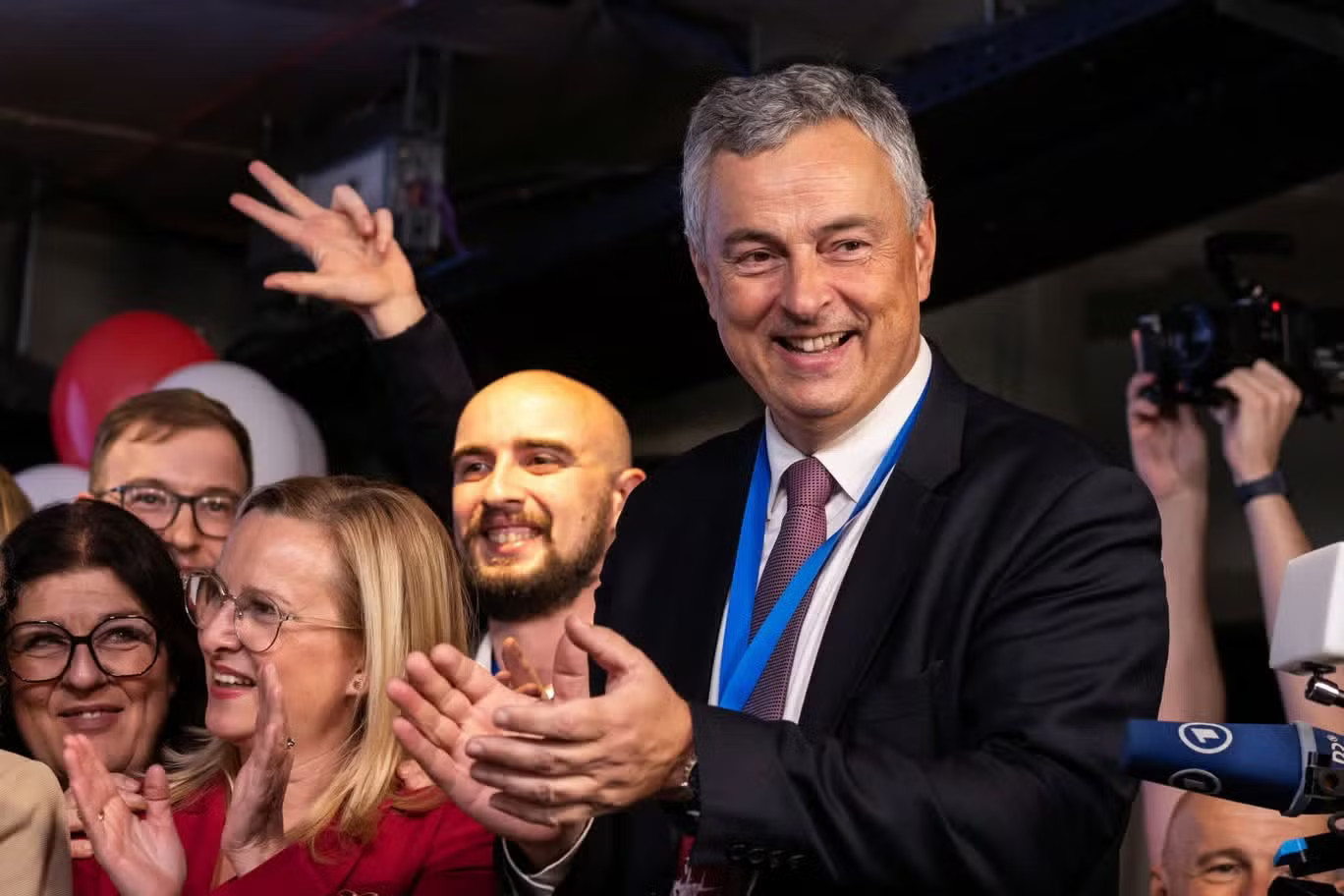 Bác sĩ tim mạch, ngôi sao bóng rổ, giáo sư hóa học: Ai sẽ lãnh đạo Serbia sau cuộc bầu cử lịch sử? - Ảnh 3.