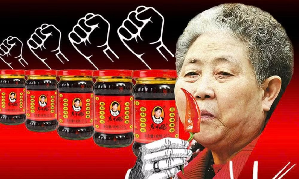 Hình ảnh sản phẩm tương ớt của Lao Gan Ma. (Ảnh: SCMP) Thương hiệu quốc dân Trung Quốc lãnh hậu quả sau phát ngôn vạ miệng - Ảnh 1.