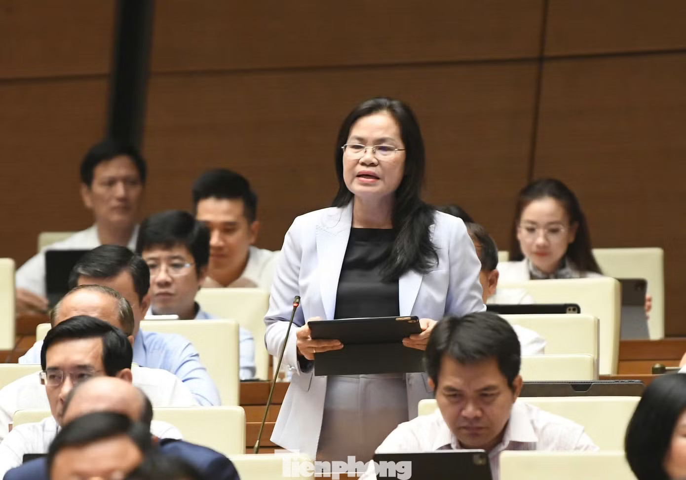 Đại biểu Nguyễn Thị Hồng Hạnh (đoàn TPHCM). Ảnh: Như Ý. Đại biểu Quốc hội: Cần quy định trực tiếp trong Luật Đất đai nội dung công chứng, chứng thực - Ảnh 1.