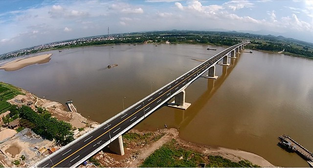 Cầu Vĩnh Thịnh vượt sông Hồng. Nguồn ảnh: VEC
