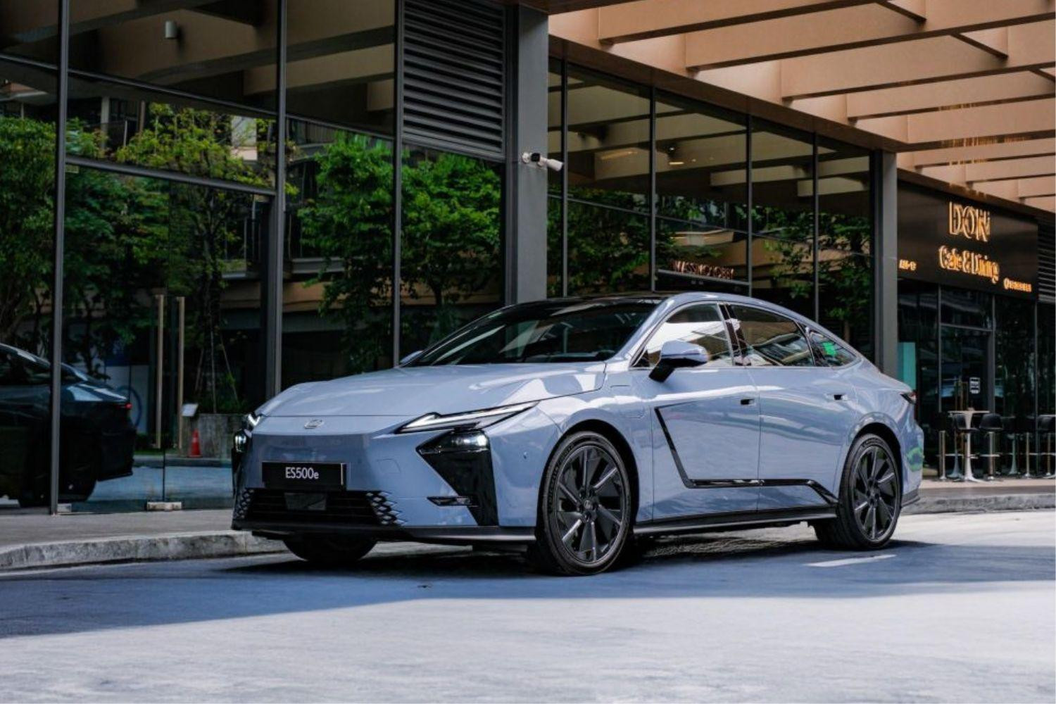 lexus_1793372691.jpg