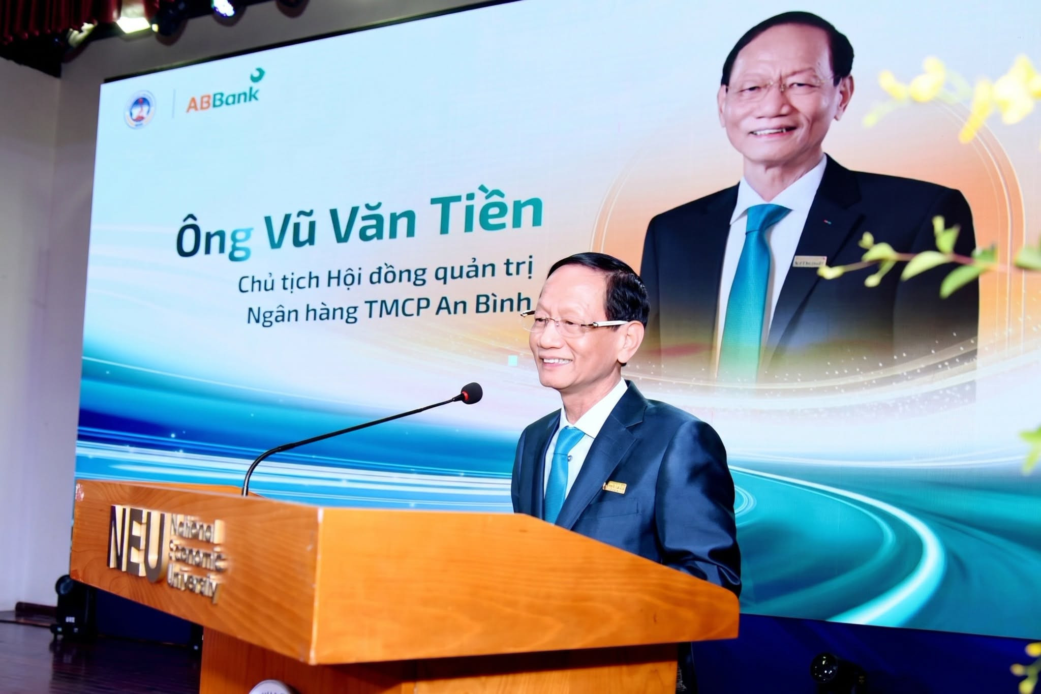 Đại gia Vũ Văn Tiền kể chuyện chọn ngành 'làm giám đốc', tiết lộ nguyên tắc điều hành gần 50 dự án, công ty Đại gia Vũ Văn Tiền kể chuyện chọn ngành 'làm giám đốc', tiết lộ nguyên tắc điều hành gần 50 dự án, công ty