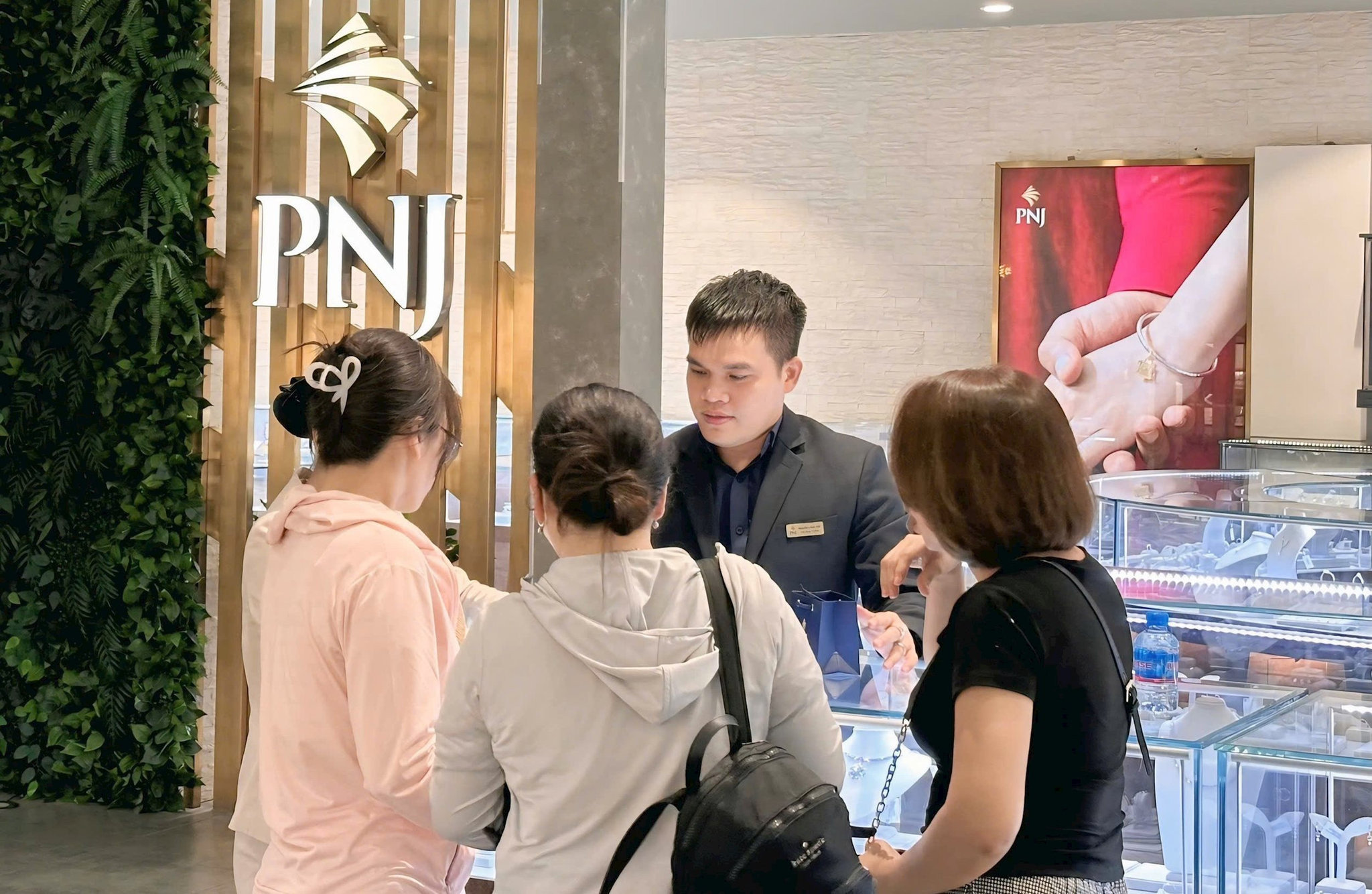 Đá quý Phú Nhuận (PNJ) có thể lỗ hơn 6.700 tỷ đồng trong quý IV/2026
