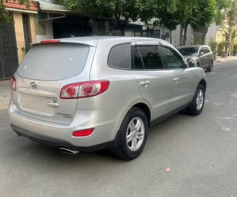 Ngân hàng thanh lý loạt Hyundai Santa Fe chở tiền giá chỉ từ 94 triệu - Ảnh 1.