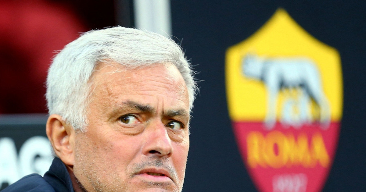 AS Roma bất ngờ sa thải Jose Mourinho
