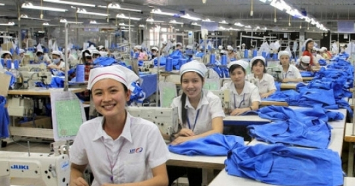 ‘Thủ phủ may mặc’ Bangladesh gặp khó, cổ phiếu ngành dệt may tăng vọt bất chấp VN-Index điều chỉnh