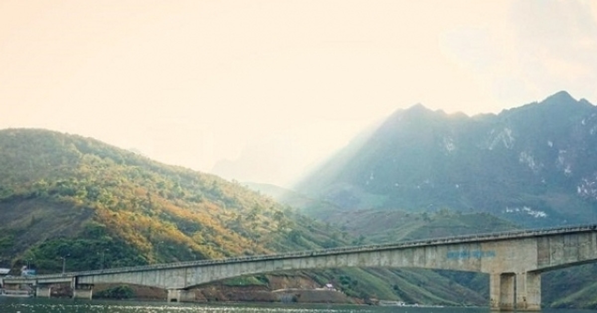 Cây cầu có cột trụ lớn nhất Việt Nam: Được vinh danh là biểu tượng của công nghiệp hóa, hiện đại hóa cả nước
