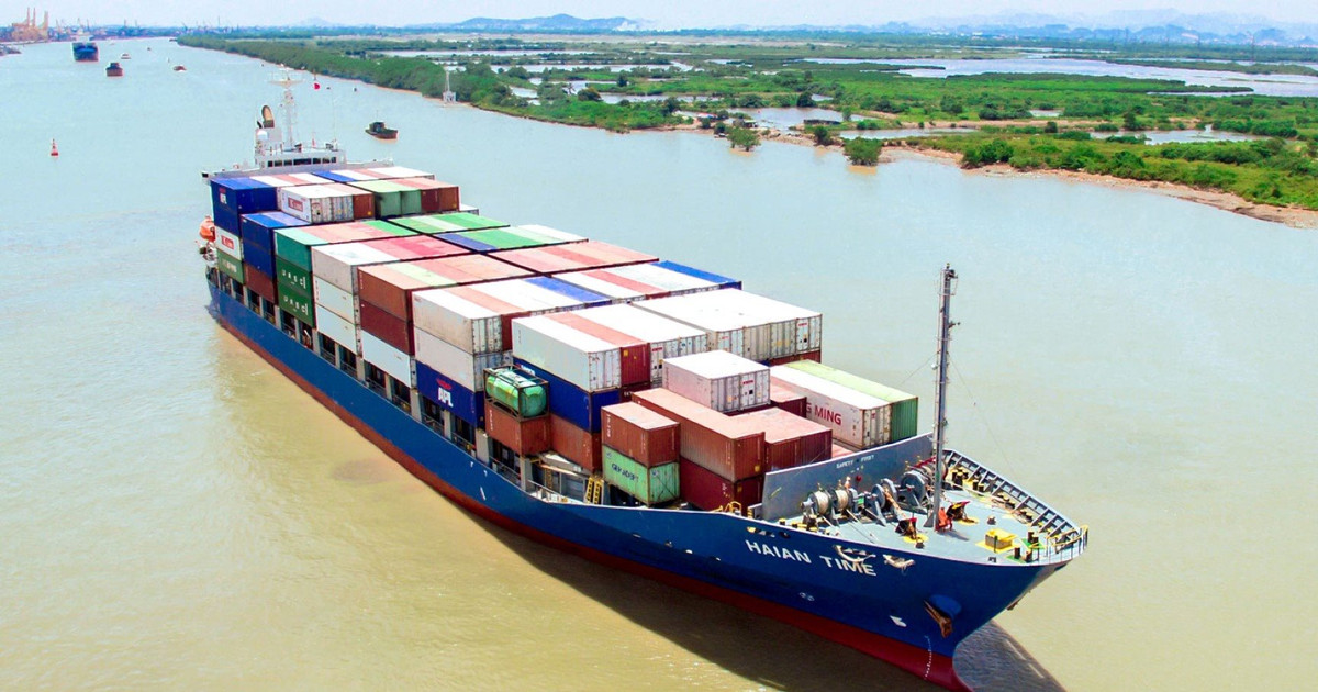 Cổ phiếu vận tải biển đồng loạt tăng sau sự cố cảng Singapore