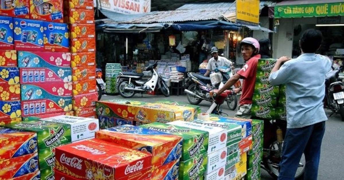 Niêm yết đại lý nước giải khát để bán cổ phiếu 'rác' cho nhà đầu tư, dàn lãnh đạo lập thêm công ty 'ma' rút ruột sạch tài sản