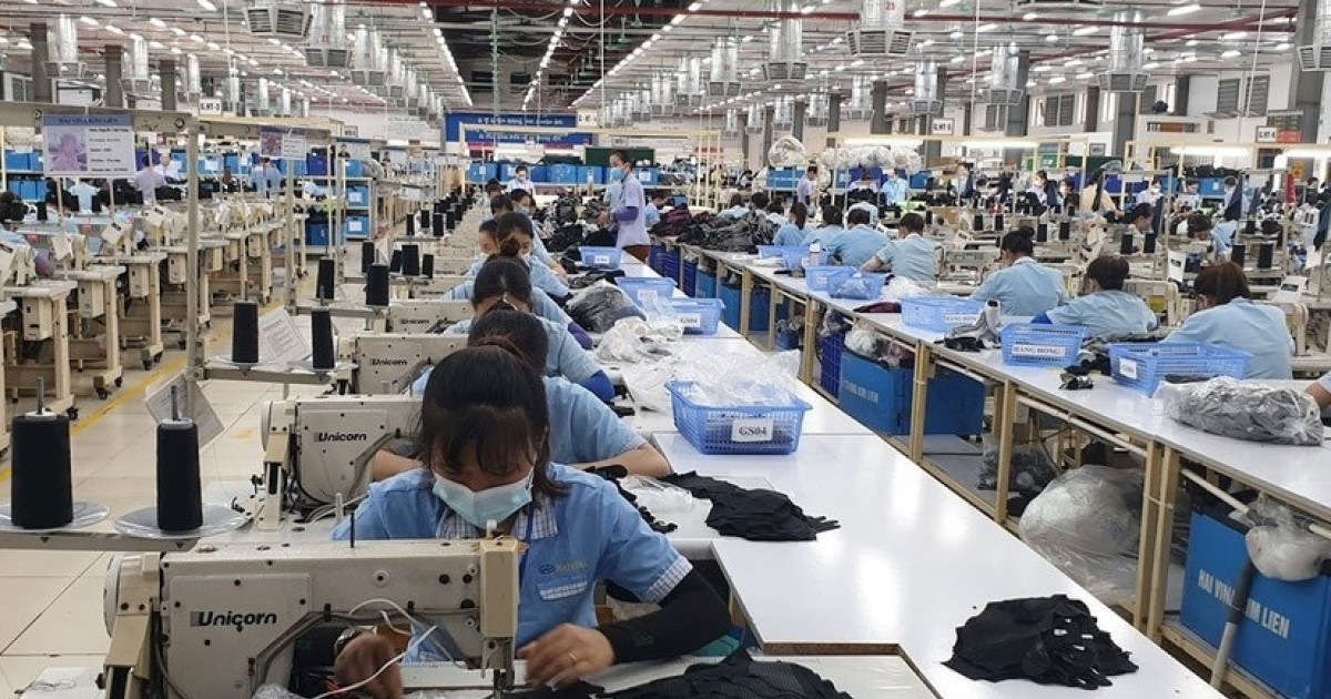 Doanh nghiệp dệt 5.800 nhân sự sắp kín đơn hàng quý III, cổ phiếu phát tín hiệu mới