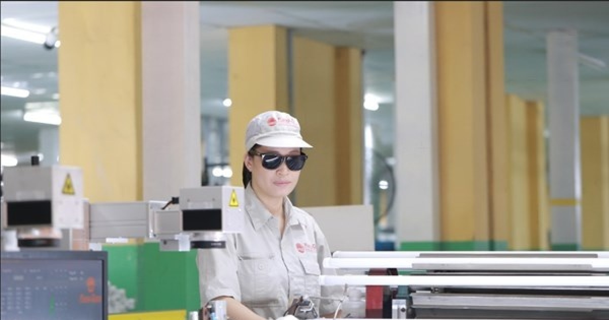 Xuất khẩu gặp thuế quan Mỹ, trong nước gặp hàng Trung Quốc giá rẻ: Một doanh nghiệp HoSE bắt tay VinFast để xoay trục sống còn
