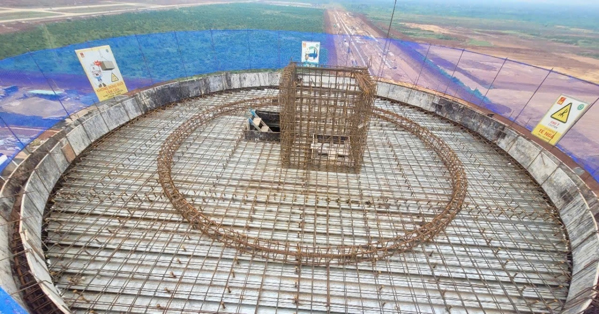 Cất nóc tháp không lưu cao 123m, được ví như 'bộ não' siêu sân bay Long Thành