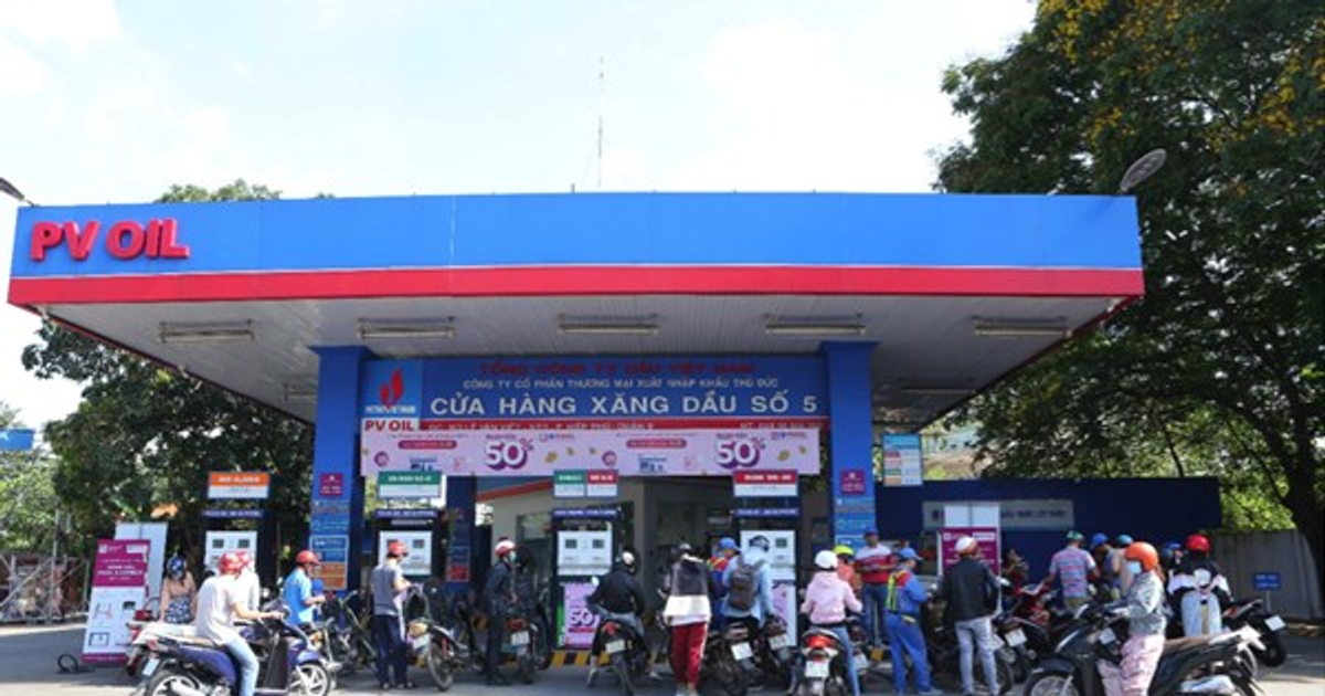 Biến hệ thống cây xăng thành 2.400 điểm sạc xe điện, PV OIL khoe lãi lớn sau cái 'bắt tay' với tỷ phú Phạm Nhật Vượng