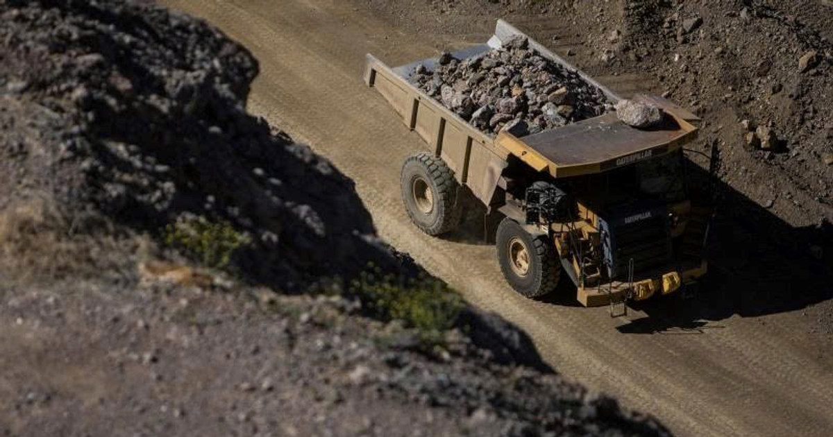 Thỏa thuận đất hiếm chưa ráo mực, Trung Quốc đã 'giáng đòn' khoáng sản mới vào Mỹ