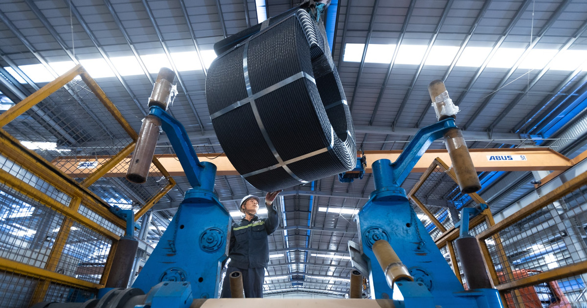 Độc quyền sản xuất một dòng thép tại Việt Nam, Hòa Phát (HPG) giao hàng nghìn tấn cho loạt dự án cao tốc, sân bay